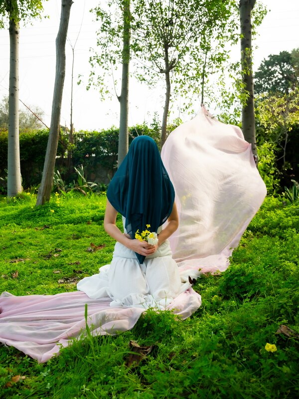 Editorial de estudio en tono tierra